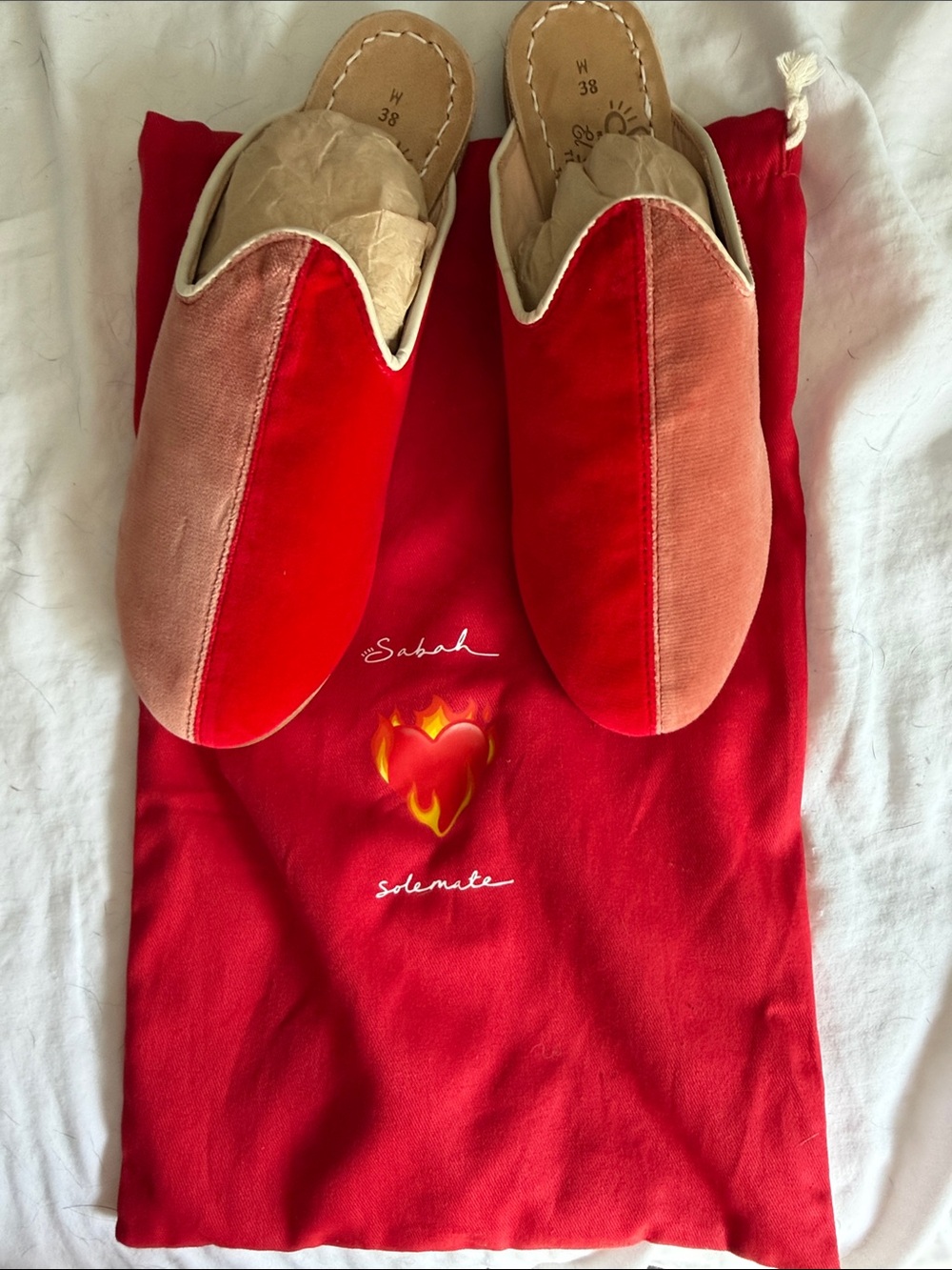 NWT Women’s Sabah Red and Peach Velvet Slip-On Mules